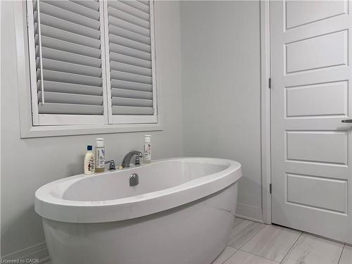 470 Violet Gate, Milton, ON - Indoor Photo Showing Bathroom