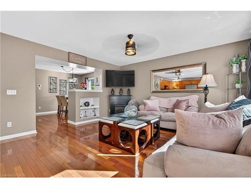 92 Baggs Crescent, Cambridge, ON - Indoor Photo Showing Living Room