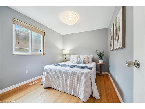 47 Argyle Drive, Guelph, ON - Indoor Photo Showing Bedroom