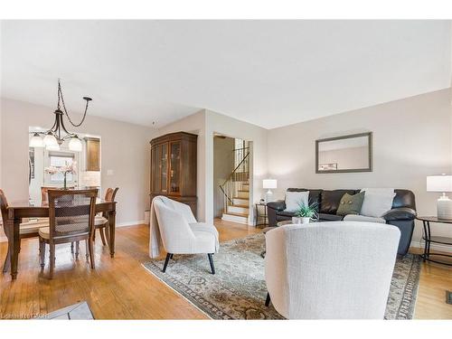 47 Argyle Drive, Guelph, ON - Indoor Photo Showing Living Room