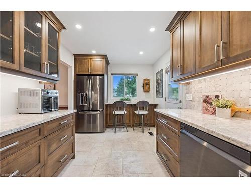 47 Argyle Drive, Guelph, ON - Indoor Photo Showing Kitchen With Upgraded Kitchen