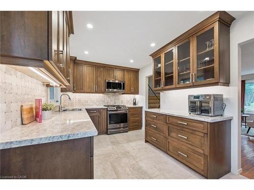 47 Argyle Drive, Guelph, ON - Indoor Photo Showing Kitchen With Upgraded Kitchen