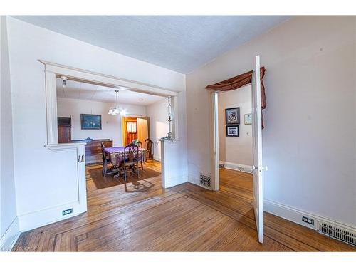 35 Sherman Avenue N, Hamilton, ON - Indoor