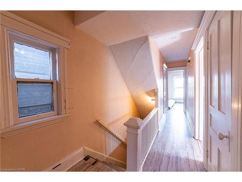 35 Sherman Avenue N, Hamilton, ON - Indoor Photo Showing Other Room
