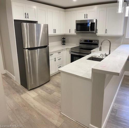 156 Traynor Avenue, Kitchener, ON - Indoor Photo Showing Kitchen