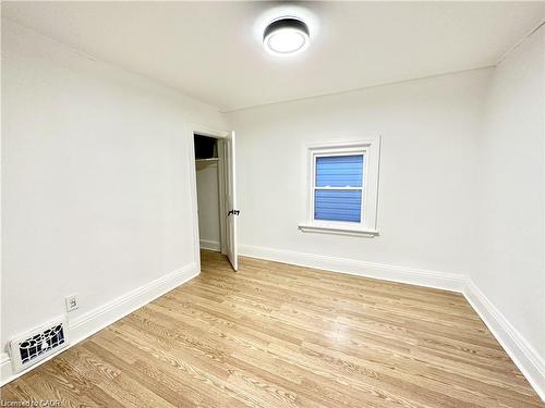 39 Beechwood Avenue, Hamilton, ON - Indoor Photo Showing Other Room