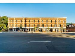 202-760 Lakeshore Road E Mississauga, ON L5E 1C7