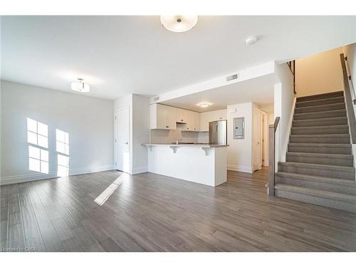 202-760 Lakeshore Road E, Mississauga, ON - Indoor