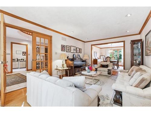 79 Maple Drive, Hamilton, ON - Indoor Photo Showing Living Room