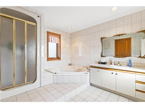 79 Maple Drive, Hamilton, ON - Indoor Photo Showing Bathroom