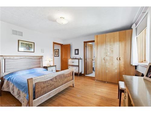 79 Maple Drive, Hamilton, ON - Indoor Photo Showing Bedroom