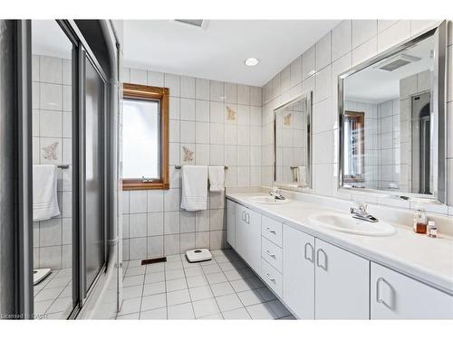 79 Maple Drive, Hamilton, ON - Indoor Photo Showing Bathroom