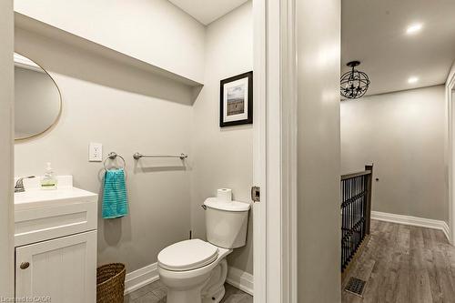 67 Gage Avenue N, Hamilton, ON - Indoor Photo Showing Bathroom