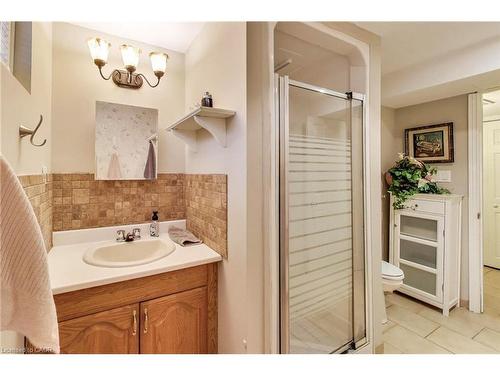 12 Kingsview Drive, Stoney Creek, ON - Indoor Photo Showing Bathroom