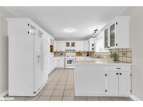 69 George Avenue, Wasaga Beach, ON - Indoor Photo Showing Kitchen