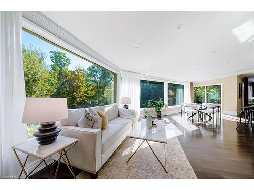 3278 Credit Heights Drive, Mississauga, ON - Indoor Photo Showing Living Room