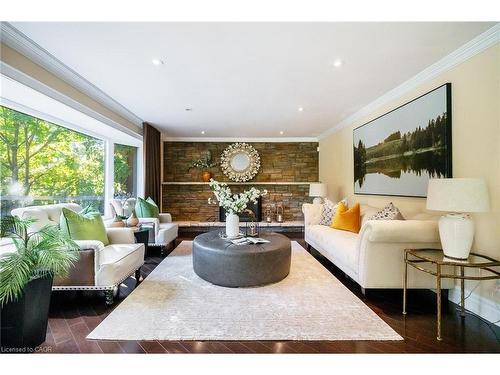 3278 Credit Heights Drive, Mississauga, ON - Indoor Photo Showing Living Room