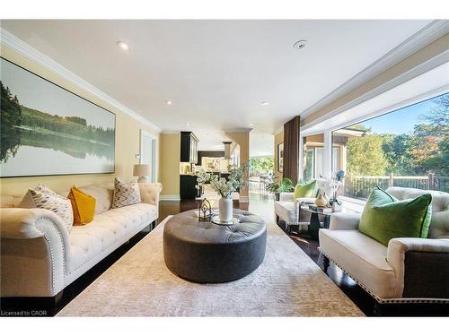 3278 Credit Heights Drive, Mississauga, ON - Indoor Photo Showing Living Room