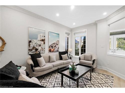 5095 Preservation Circle, Mississauga, ON - Indoor Photo Showing Living Room