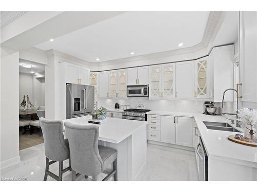 5095 Preservation Circle, Mississauga, ON - Indoor Photo Showing Kitchen With Double Sink With Upgraded Kitchen