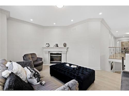 5095 Preservation Circle, Mississauga, ON - Indoor With Fireplace