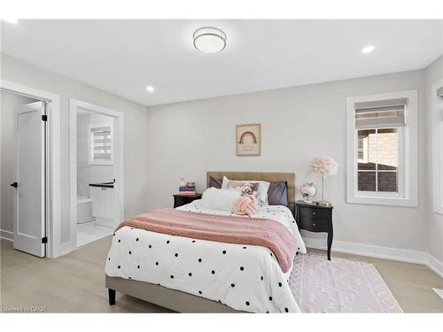 5095 Preservation Circle, Mississauga, ON - Indoor Photo Showing Bedroom