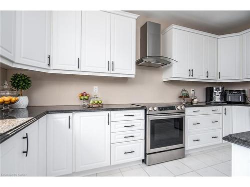 232 Shady Glen Crescent, Kitchener, ON - Indoor Photo Showing Kitchen