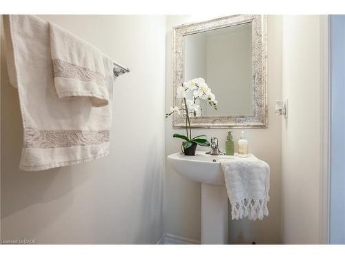 232 Shady Glen Crescent, Kitchener, ON - Indoor Photo Showing Bathroom