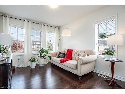 232 Shady Glen Crescent, Kitchener, ON - Indoor Photo Showing Living Room