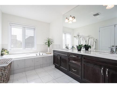 232 Shady Glen Crescent, Kitchener, ON - Indoor Photo Showing Bathroom