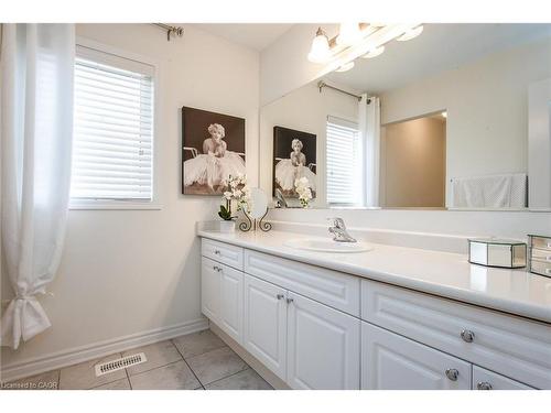 232 Shady Glen Crescent, Kitchener, ON - Indoor Photo Showing Bathroom