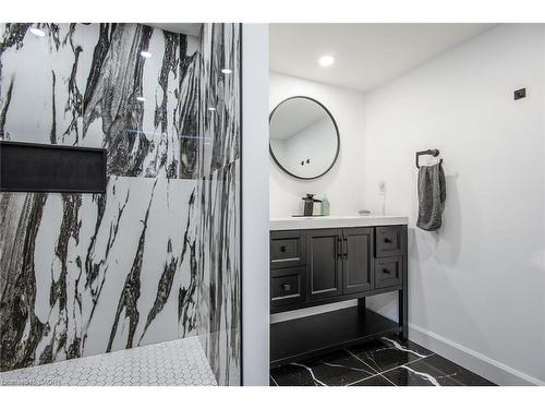 232 Shady Glen Crescent, Kitchener, ON - Indoor Photo Showing Bathroom