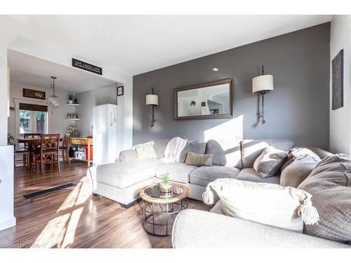 30 Sunset Avenue, Hamilton, ON - Indoor Photo Showing Living Room