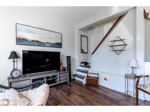30 Sunset Avenue, Hamilton, ON - Indoor Photo Showing Living Room