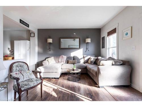 30 Sunset Avenue, Hamilton, ON - Indoor Photo Showing Living Room