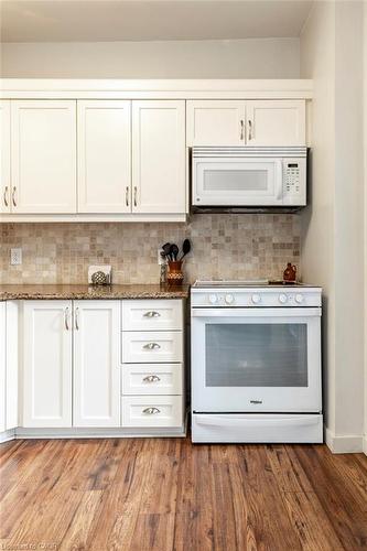 30 Sunset Avenue, Hamilton, ON - Indoor Photo Showing Kitchen
