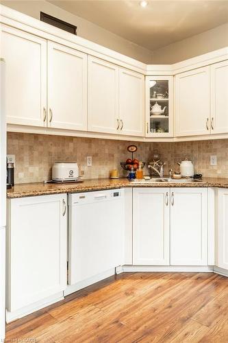 30 Sunset Avenue, Hamilton, ON - Indoor Photo Showing Kitchen