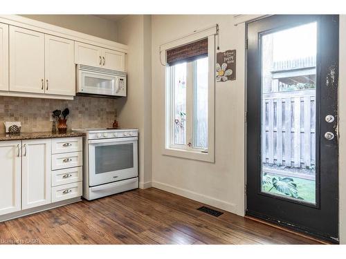 30 Sunset Avenue, Hamilton, ON - Indoor Photo Showing Kitchen