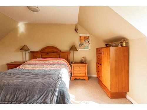 30 Sunset Avenue, Hamilton, ON - Indoor Photo Showing Bedroom