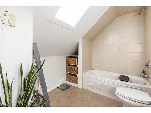 30 Sunset Avenue, Hamilton, ON - Indoor Photo Showing Bathroom