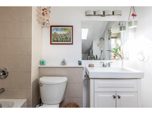 30 Sunset Avenue, Hamilton, ON - Indoor Photo Showing Bathroom