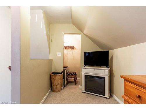 30 Sunset Avenue, Hamilton, ON - Indoor Photo Showing Other Room