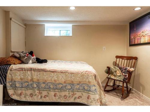 30 Sunset Avenue, Hamilton, ON - Indoor Photo Showing Bedroom