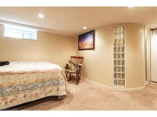 30 Sunset Avenue, Hamilton, ON - Indoor Photo Showing Bedroom