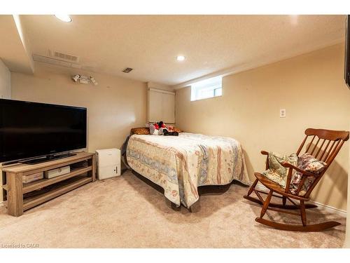 30 Sunset Avenue, Hamilton, ON - Indoor Photo Showing Bedroom