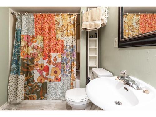 30 Sunset Avenue, Hamilton, ON - Indoor Photo Showing Bathroom