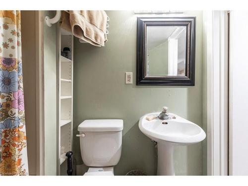 30 Sunset Avenue, Hamilton, ON - Indoor Photo Showing Bathroom