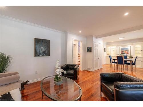 76 Brock Street, Oakville, ON - Indoor Photo Showing Living Room