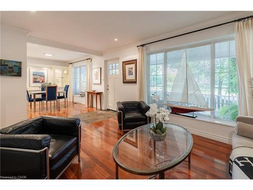 76 Brock Street, Oakville, ON - Indoor Photo Showing Living Room