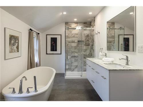 76 Brock Street, Oakville, ON - Indoor Photo Showing Bathroom